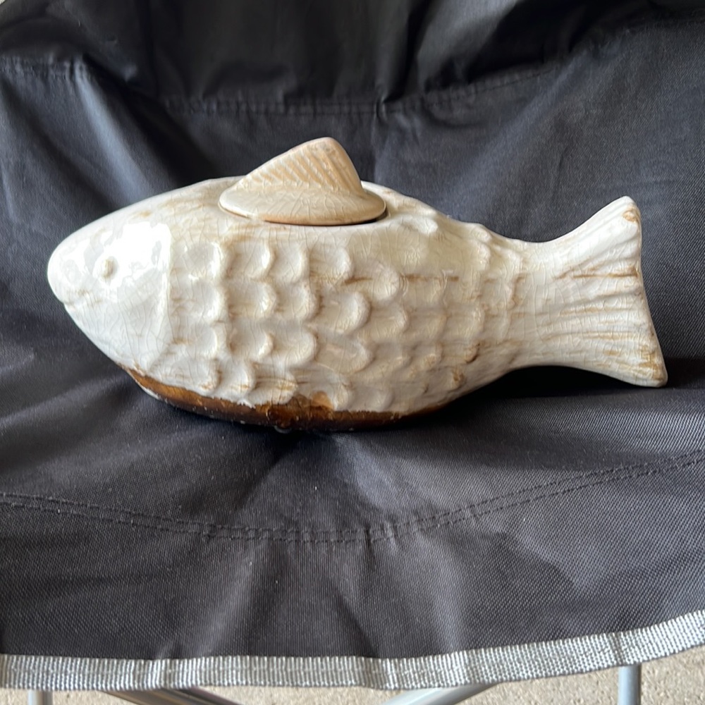 NIB Ceramic Glazed Fish Canister with lid